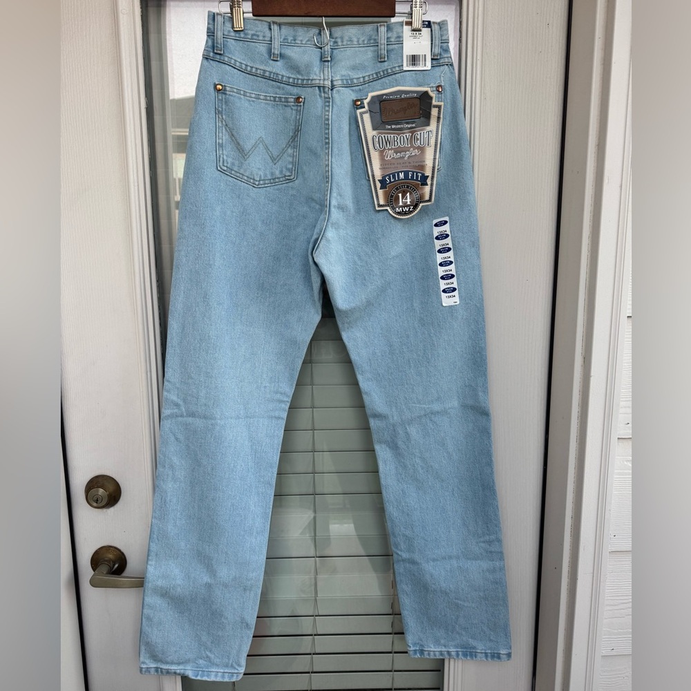 Wrangler Cowboy Cut Slim Fit Women’s Jeans in Light Blue Denim
